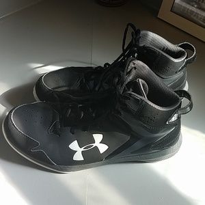 Size 8.5 boys under armor basketball shoes